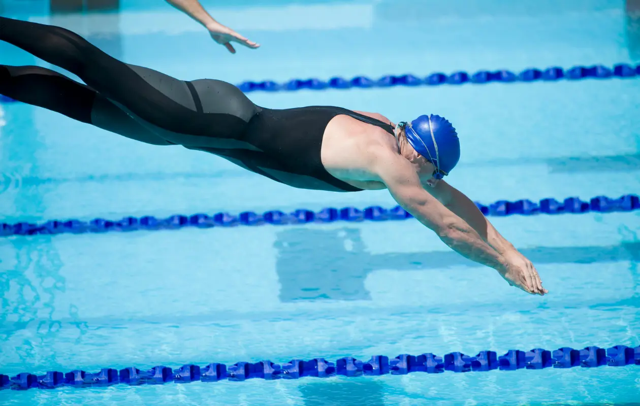 9 Proven Benefits of Swimming for Health & Fitness